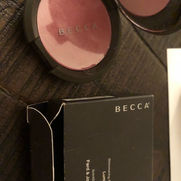 Becca Luminous Blush Foxglove - Picture 4 of 4
